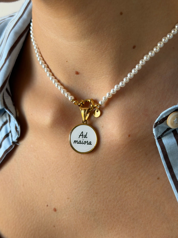 Charm ''Ad maiora''