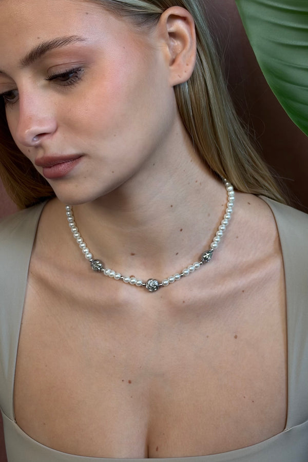 Collana Camelia