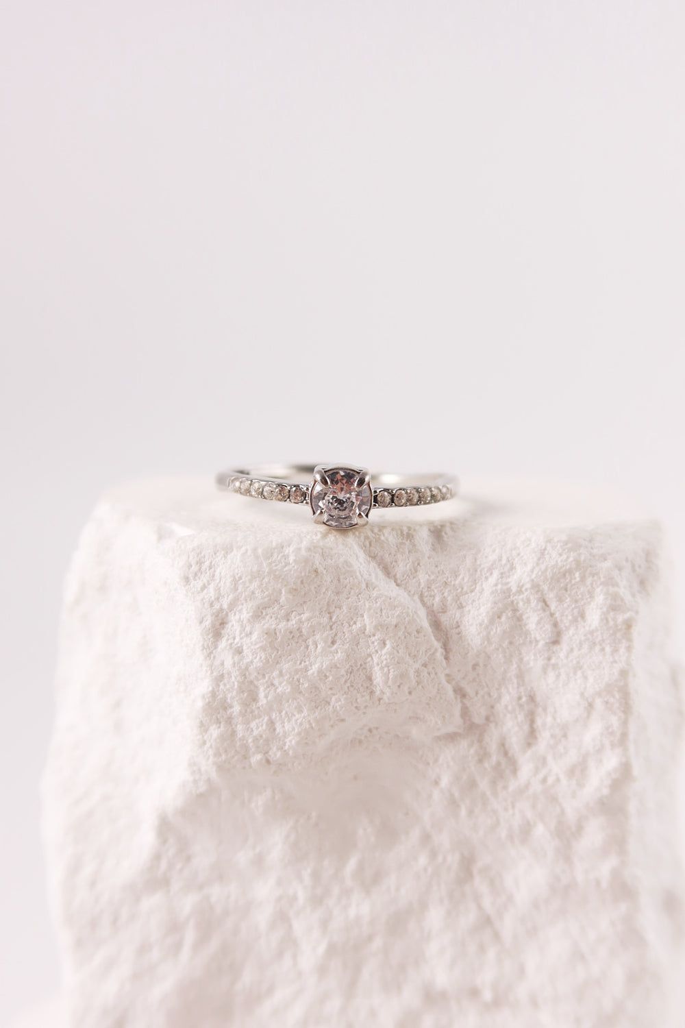 Anello Petite Solitario