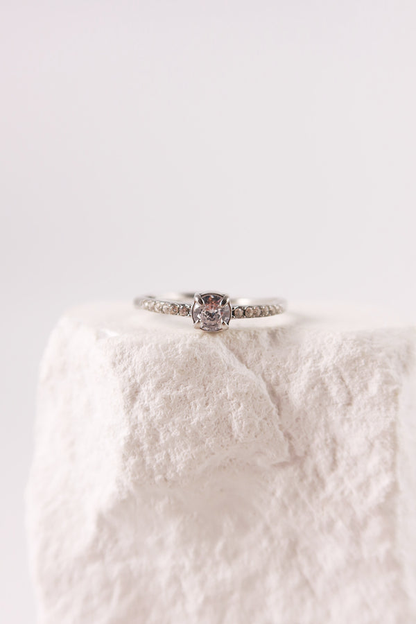 Anello Petite Solitario