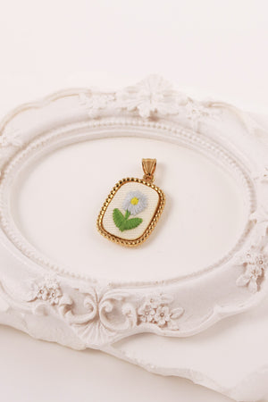 Charm Ricamato Daisy