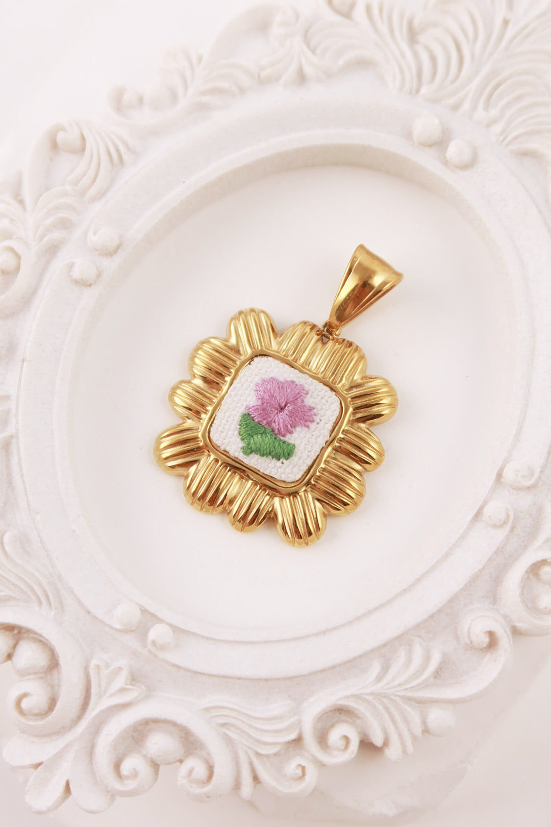 Charm Ricamato Mauve