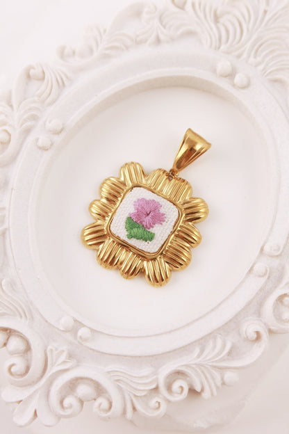 Charm Ricamato Mauve