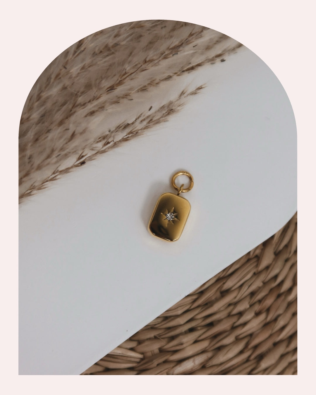 Charm Nell' Isola Che Non C'è