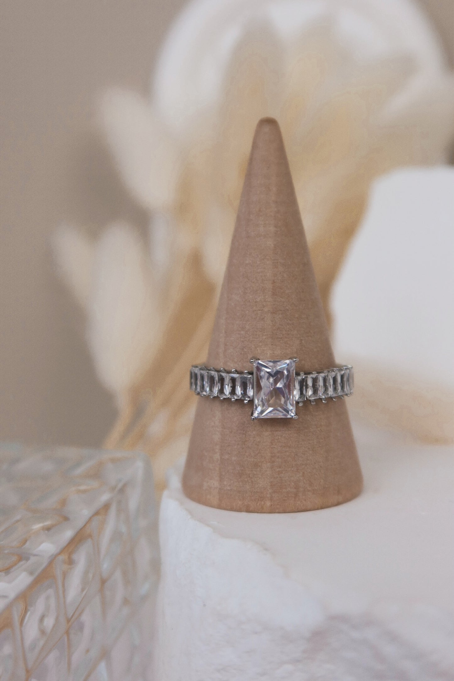 Anello Half Baguette