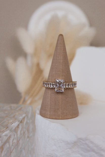 Anello Half Baguette