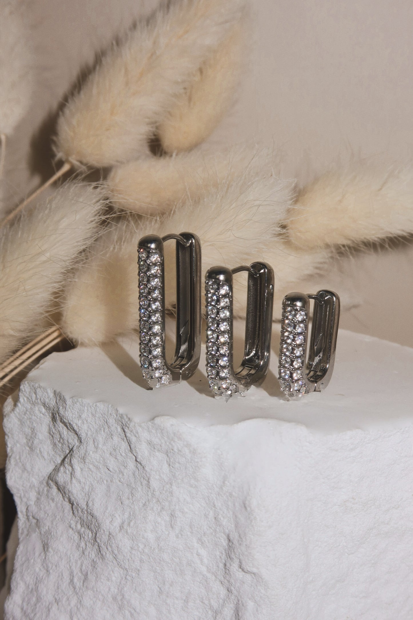 Orecchino Singolo Half Linear Pavè